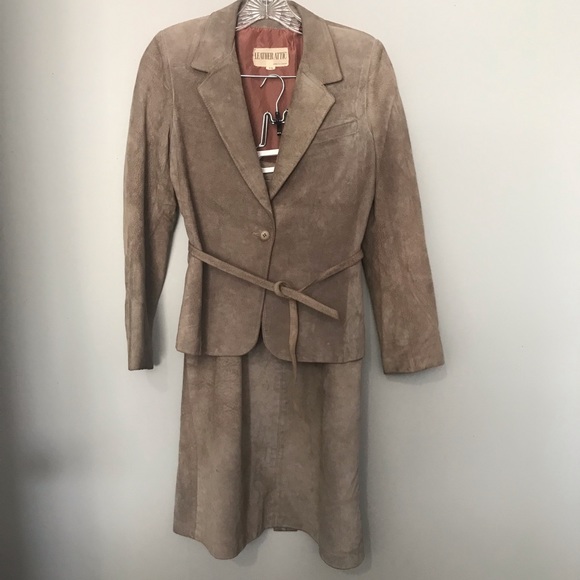 Leather Attic Vintage Taupe Suede Skirt - Picture 3 of 3